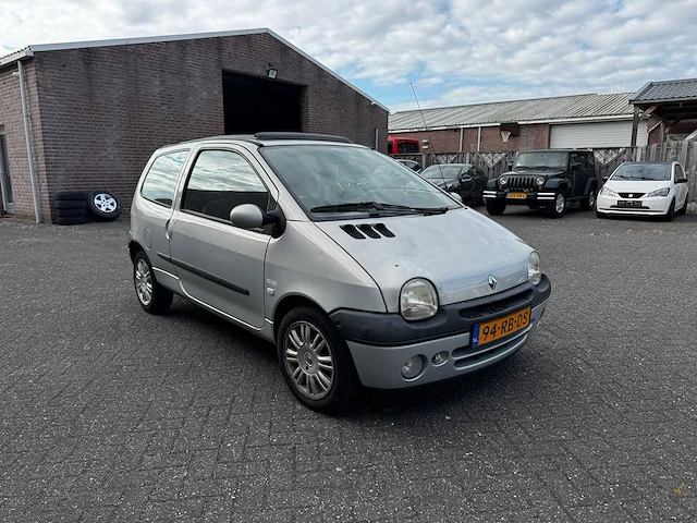 Renault - 2005 - twingo - 1.2-16v kenzo quick5 automaat - 94-rb-ds - afbeelding 2 van  8