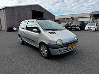 Renault - 2005 - twingo - 1.2-16v kenzo quick5 automaat - 94-rb-ds - afbeelding 2 van  8