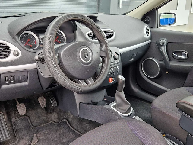 Renault - 2006 - clio - 1.4-16v dynam.luxe - 47-td-pl - afbeelding 3 van  19