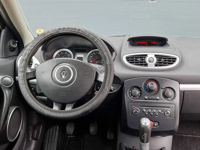 Renault - 2006 - clio - 1.4-16v dynam.luxe - 47-td-pl - afbeelding 4 van  19