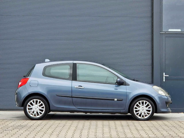Renault - 2006 - clio - 1.4-16v dynam.luxe - 47-td-pl - afbeelding 15 van  19