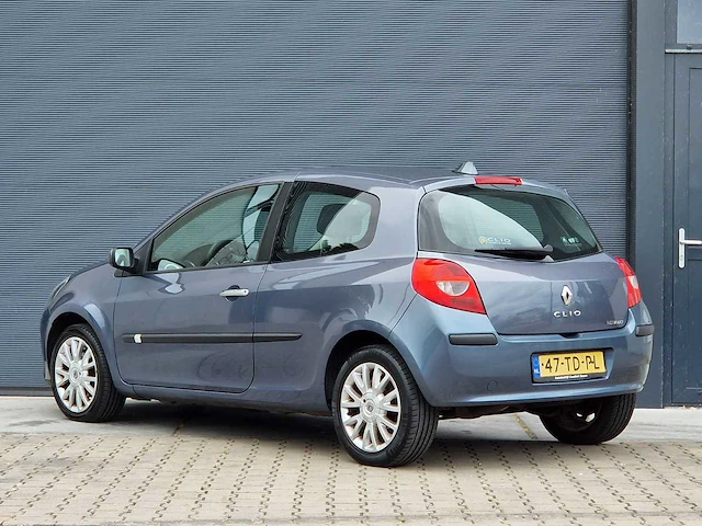 Renault - 2006 - clio - 1.4-16v dynam.luxe - 47-td-pl - afbeelding 16 van  19