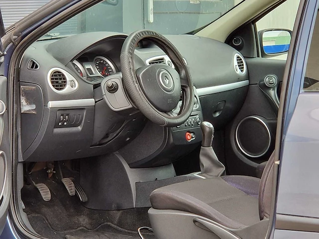 Renault - 2006 - clio - 1.4-16v dynam.luxe - 47-td-pl - afbeelding 19 van  19