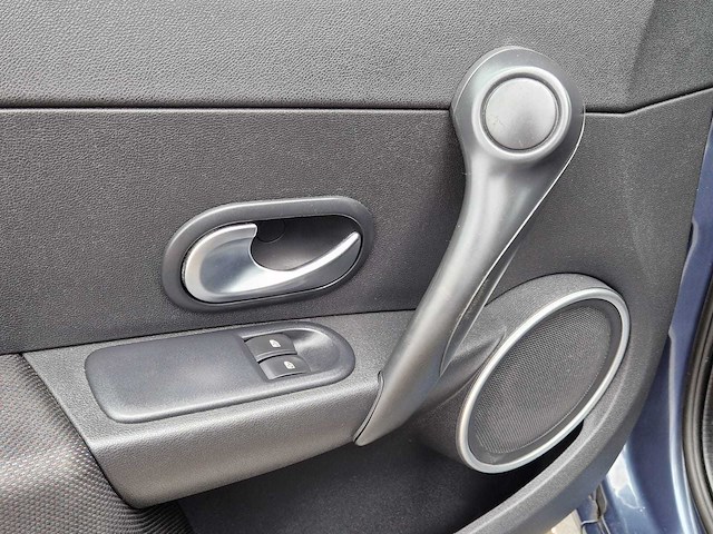 Renault - 2006 - clio - 1.4-16v dynam.luxe - 47-td-pl - afbeelding 2 van  19