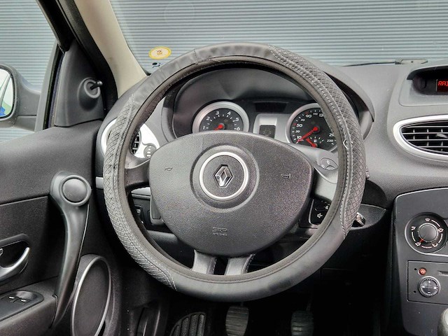 Renault - 2006 - clio - 1.4-16v dynam.luxe - 47-td-pl - afbeelding 5 van  19