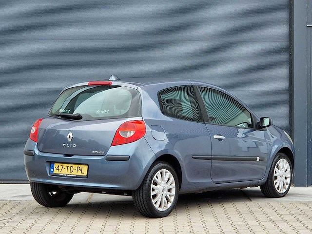 Renault - 2006 - clio - 1.4-16v dynam.luxe - 47-td-pl - afbeelding 18 van  19