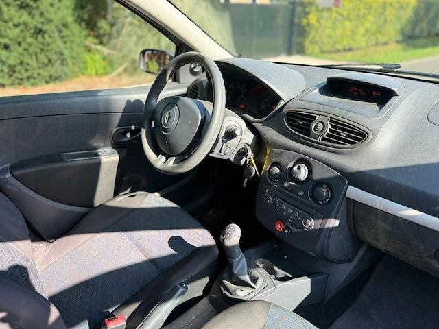 Renault - 2008 - clio - 1.2-16v special line - 43-ggg-8 - afbeelding 8 van  9