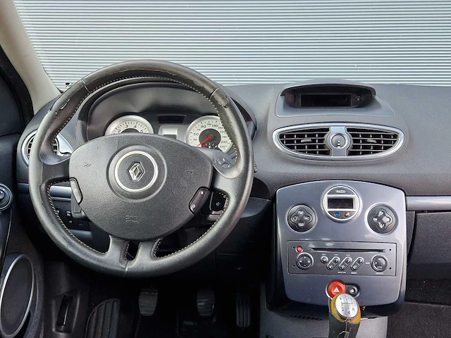 Renault - 2008 - clio - 1.6-16v dynamique s - 79-ghk-2 - afbeelding 3 van  20