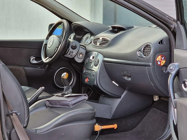 Renault - 2008 - clio - 1.6-16v dynamique s - 79-ghk-2 - afbeelding 11 van  20