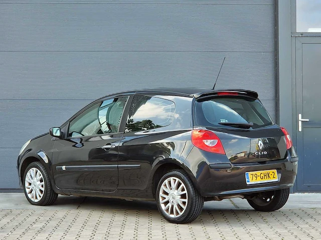 Renault - 2008 - clio - 1.6-16v dynamique s - 79-ghk-2 - afbeelding 18 van  20
