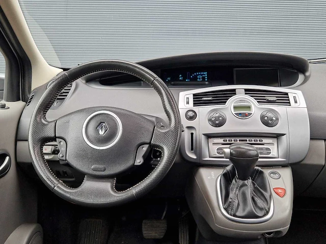 Renault - 2008 - scénic - 1.6-16v tech line - 13-zp-vs - afbeelding 3 van  23