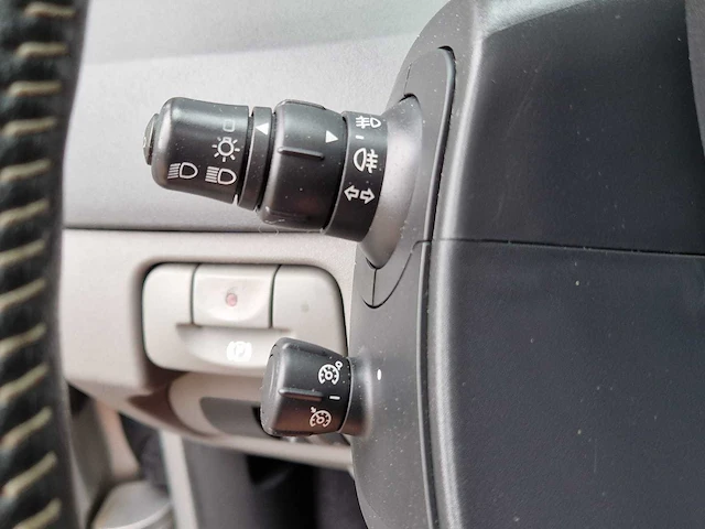 Renault - 2008 - scénic - 1.6-16v tech line - 13-zp-vs - afbeelding 5 van  23