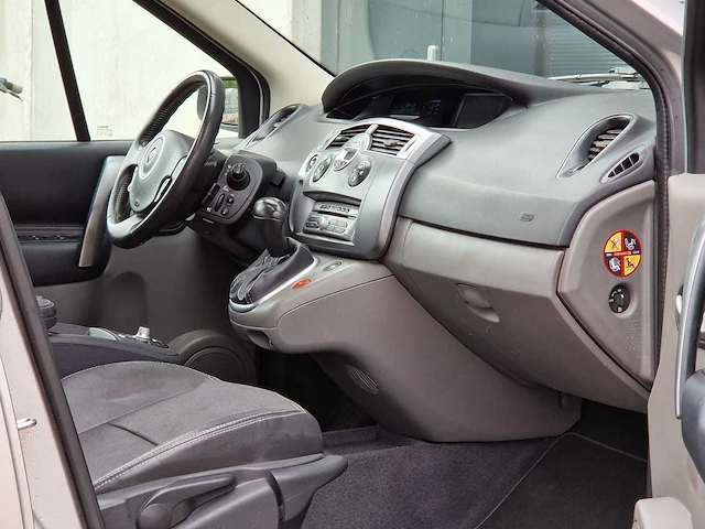 Renault - 2008 - scénic - 1.6-16v tech line - 13-zp-vs - afbeelding 15 van  23