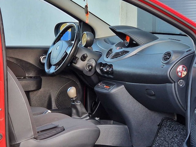 Renault - 2010 - twingo - 1.2-16v dynamique - 11-ltr-8 - afbeelding 13 van  24