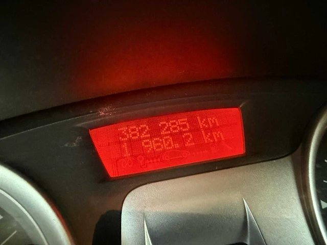 Renault - 2011 - clio - 1.5 dci parisienne - 42-rgr-3 - afbeelding 2 van  10