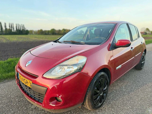 Renault - 2011 - clio - 1.5 dci parisienne - 42-rgr-3 - afbeelding 1 van  10