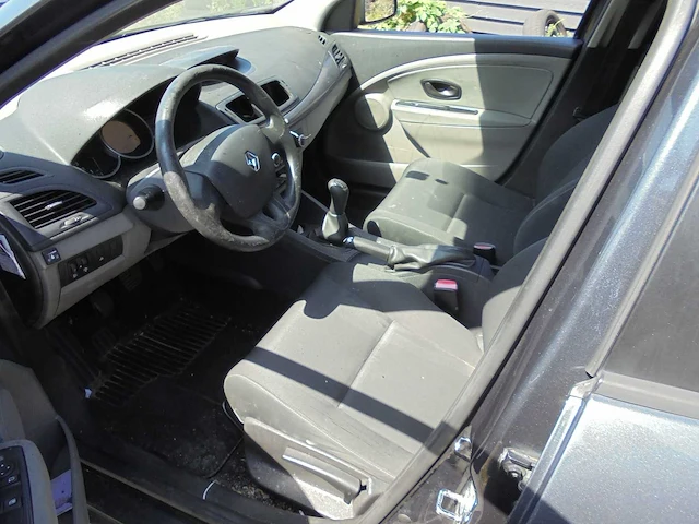 Renault - 2011 - mégane estate - 1.6 authentique lpg/g3 - 08-phr-3 - afbeelding 10 van  13