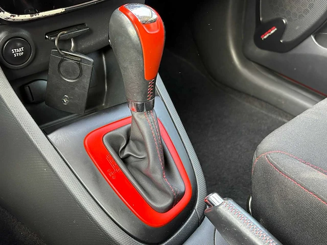 Renault - 2013 - clio - 1.6 r.s. - xj-080-v - afbeelding 11 van  23