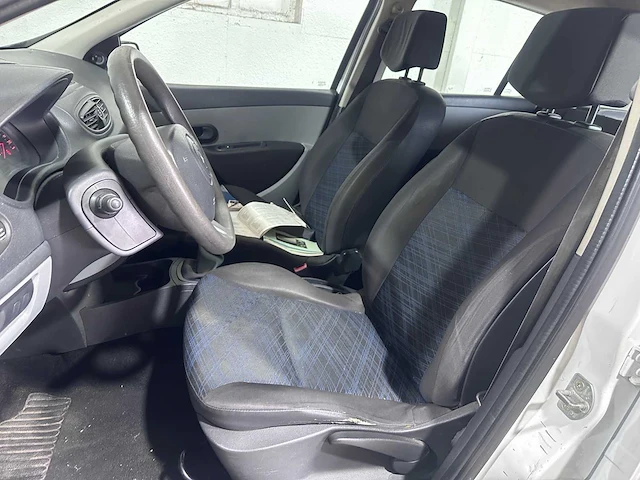 Renault - clio - 1.2-16v authentique - 09-tv-tz - afbeelding 14 van  18
