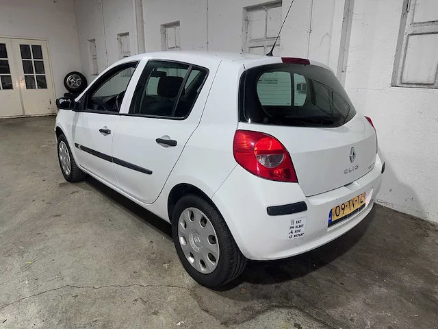 Renault - clio - 1.2-16v authentique - 09-tv-tz - afbeelding 3 van  18