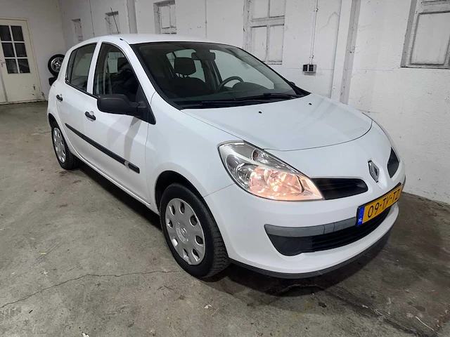 Renault - clio - 1.2-16v authentique - 09-tv-tz - afbeelding 7 van  18