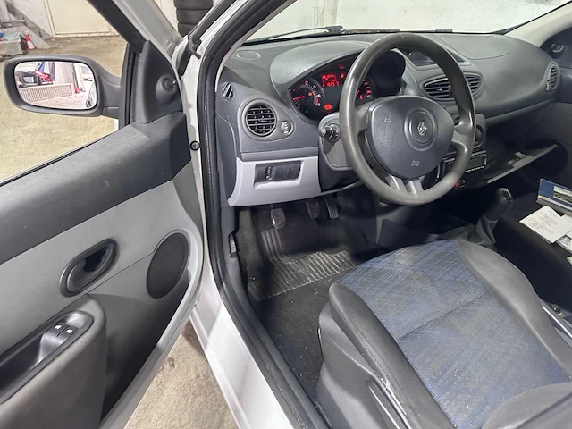 Renault - clio - 1.2-16v authentique - 09-tv-tz - afbeelding 8 van  18