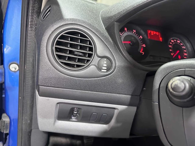 Renault - clio - 1.2-16v authentique - 67-sl-kf - afbeelding 3 van  17
