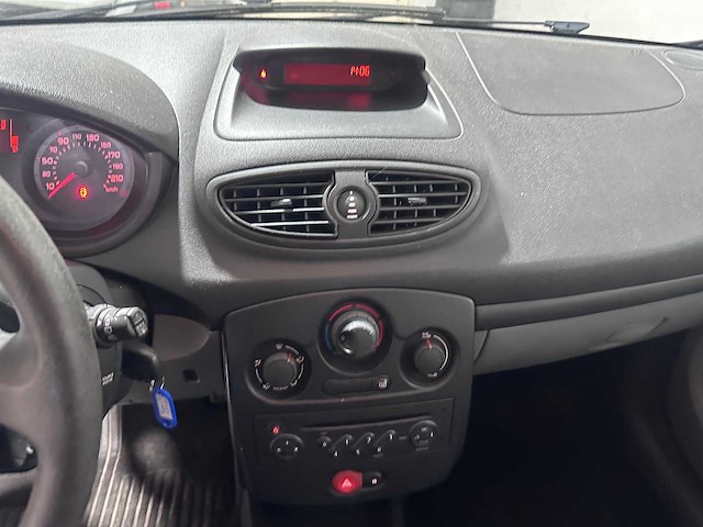 Renault - clio - 1.2-16v authentique - 67-sl-kf - afbeelding 4 van  17