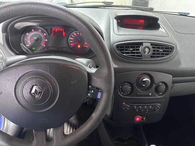 Renault - clio - 1.2-16v authentique - 67-sl-kf - afbeelding 17 van  17