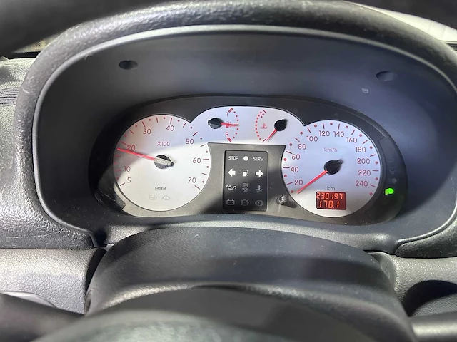 Renault - clio - 1.4-16v rt - 36-fr-zh - afbeelding 3 van  21