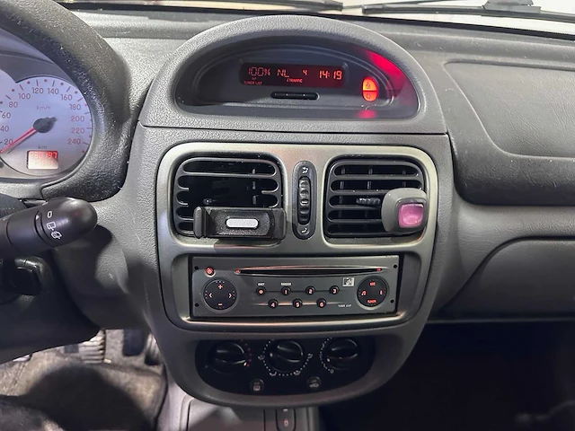 Renault - clio - 1.4-16v rt - 36-fr-zh - afbeelding 6 van  21