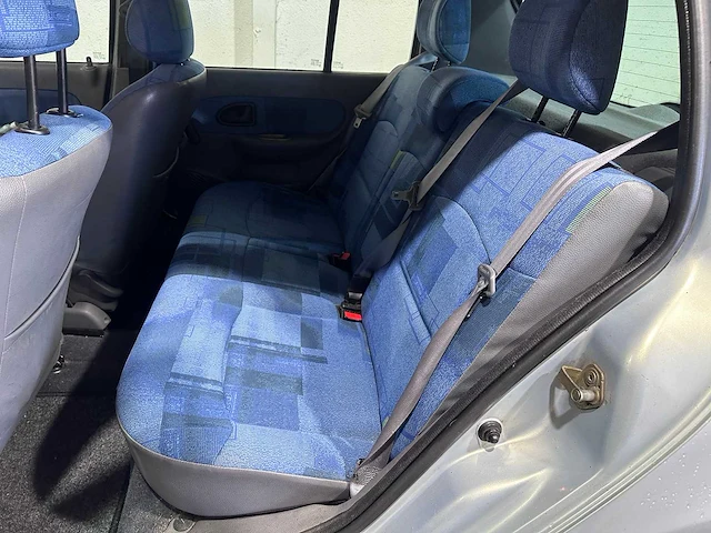 Renault - clio - 1.4-16v rt - 36-fr-zh - afbeelding 8 van  21