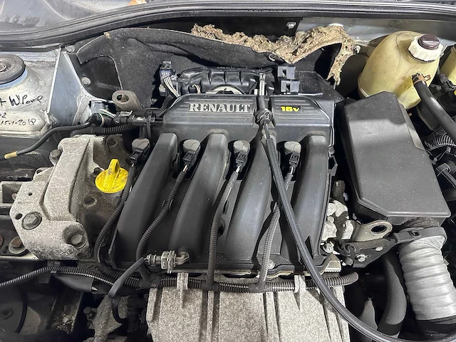 Renault - clio - 1.4-16v rt - 36-fr-zh - afbeelding 11 van  21