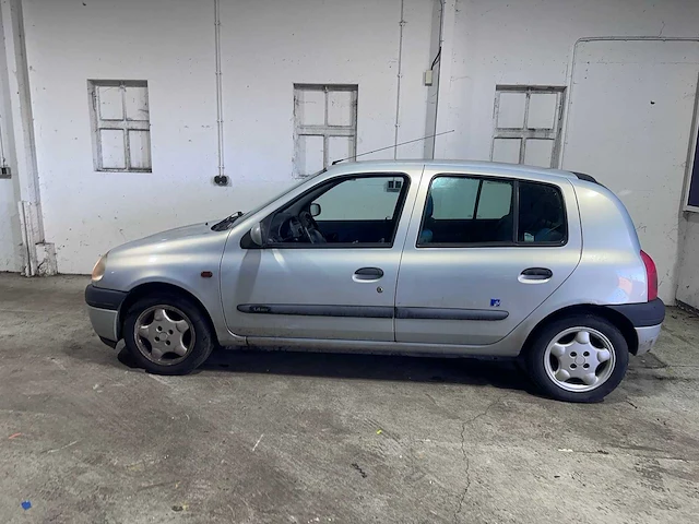 Renault - clio - 1.4-16v rt - 36-fr-zh - afbeelding 12 van  21