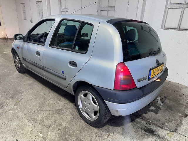 Renault - clio - 1.4-16v rt - 36-fr-zh - afbeelding 15 van  21