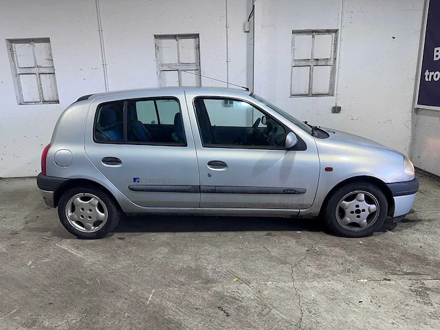 Renault - clio - 1.4-16v rt - 36-fr-zh - afbeelding 18 van  21