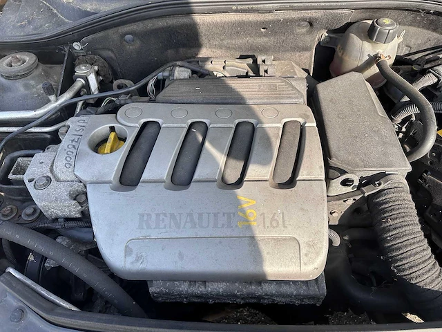 Renault - clio - 1.6-16v privilège - 24-ls-zn - afbeelding 4 van  12