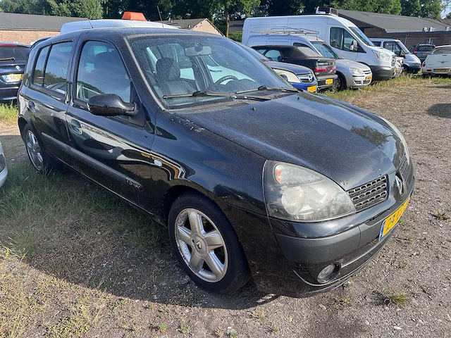 Renault - clio - 1.6-16v privilège - 24-ls-zn - afbeelding 7 van  12