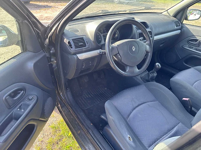 Renault - clio - 1.6-16v privilège - 24-ls-zn - afbeelding 8 van  12