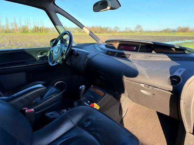 Renault - grand espace - 7 persoons - 2.0 dci dynamique - 16-tnt-9 - 2009 - afbeelding 18 van  18