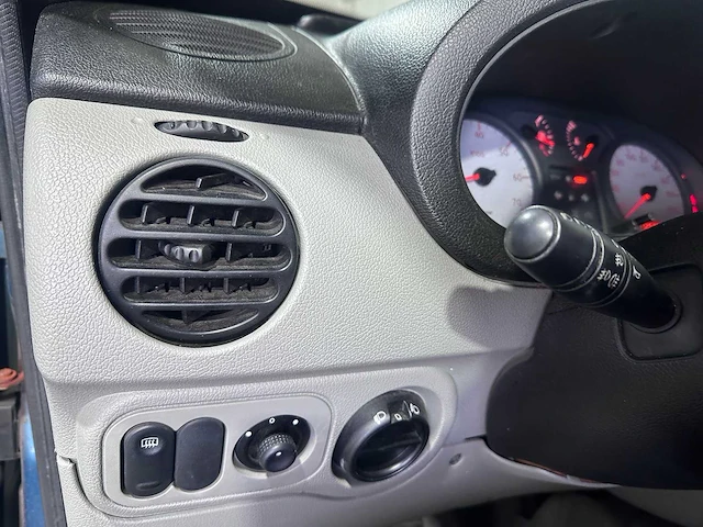 Renault - kangoo - 1.2-16v privilège - 89-lz-sk - afbeelding 6 van  22