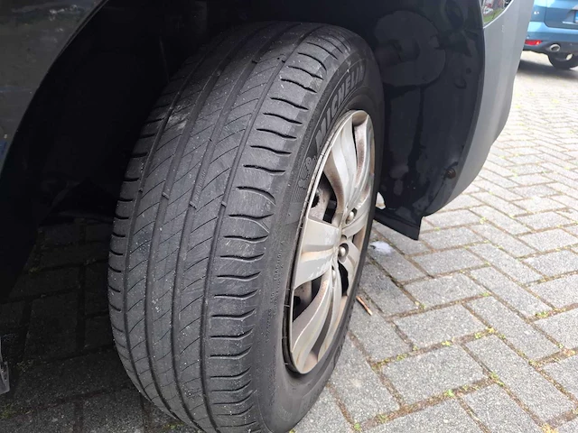 Renault - kangoo - 1.5 dci 110 luxemaxi - bedrijfswagen - afbeelding 21 van  38
