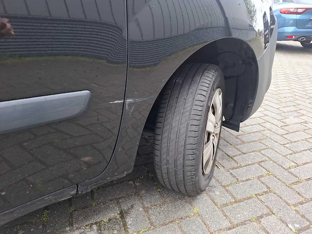 Renault - kangoo - 1.5 dci 110 luxemaxi - bedrijfswagen - afbeelding 29 van  38
