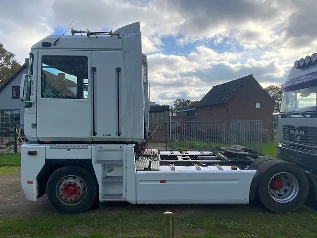 Renault - magnum 440dxi ae - vrachtwagen - afbeelding 20 van  24