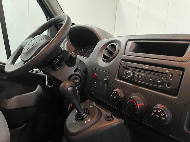Renault - master - rolstoel bus - lift - automaat - bedrijfswagen - 2014 - afbeelding 4 van  32