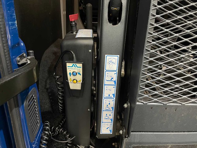 Renault - master - rolstoel bus - lift - automaat - bedrijfswagen - 2014 - afbeelding 32 van  32