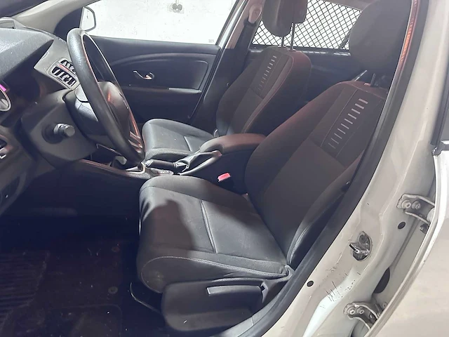 Renault - mégane - 1.5 dci expression - 9-vrl-96 - afbeelding 8 van  19
