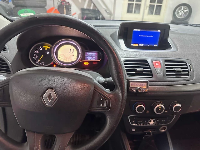 Renault - mégane - 1.5 dci expression - 9-vrl-96 - afbeelding 19 van  19