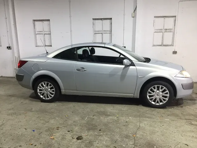 Renault - mégane coupé-cabriolet - 1.6-16v priv.luxe - 82-pb-tb - afbeelding 11 van  22