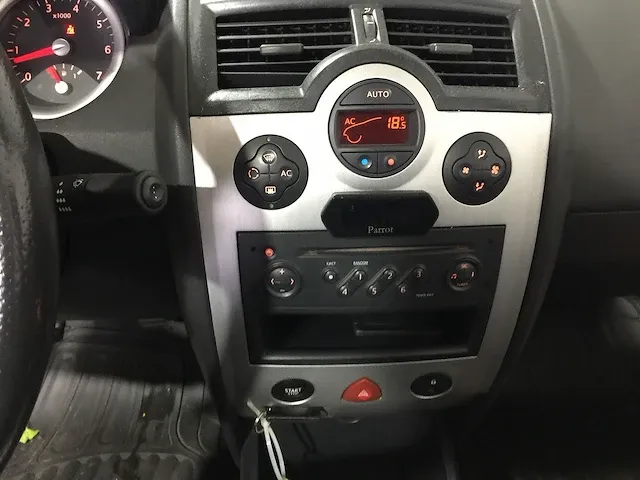 Renault - mégane coupé-cabriolet - 1.6-16v priv.luxe - 82-pb-tb - afbeelding 17 van  22